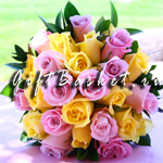 Букет невесты Королевский из жёлтых и светло розовых роз